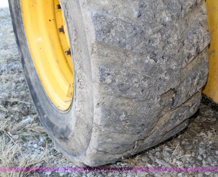 image for item 4868 2001 New Holland LS180 skid steer