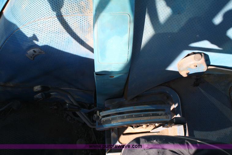 image for item 4869 1988 Ford 6610 tractor