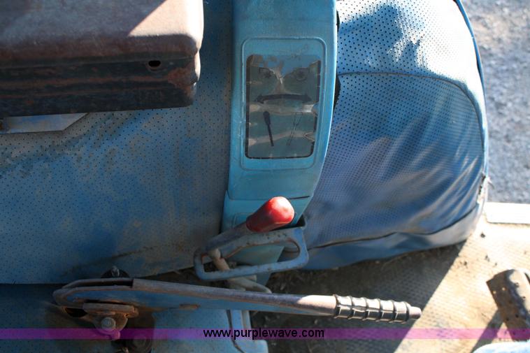 image for item 4869 1988 Ford 6610 tractor