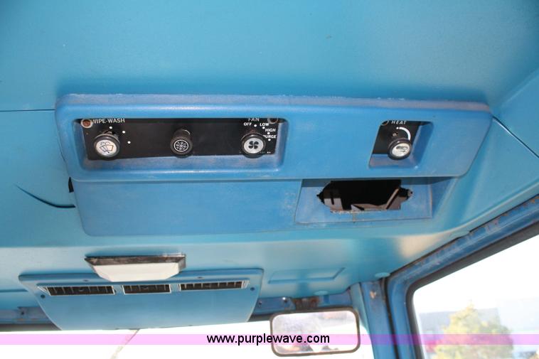 image for item 4869 1988 Ford 6610 tractor