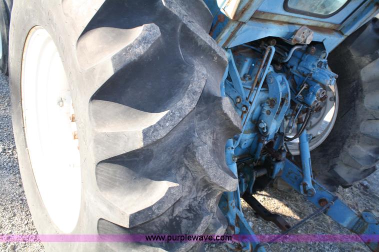 image for item 4869 1988 Ford 6610 tractor