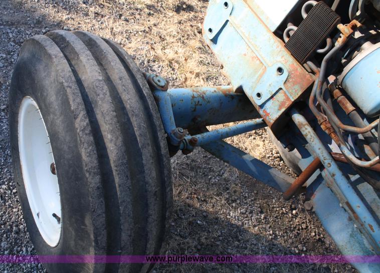 image for item 4869 1988 Ford 6610 tractor