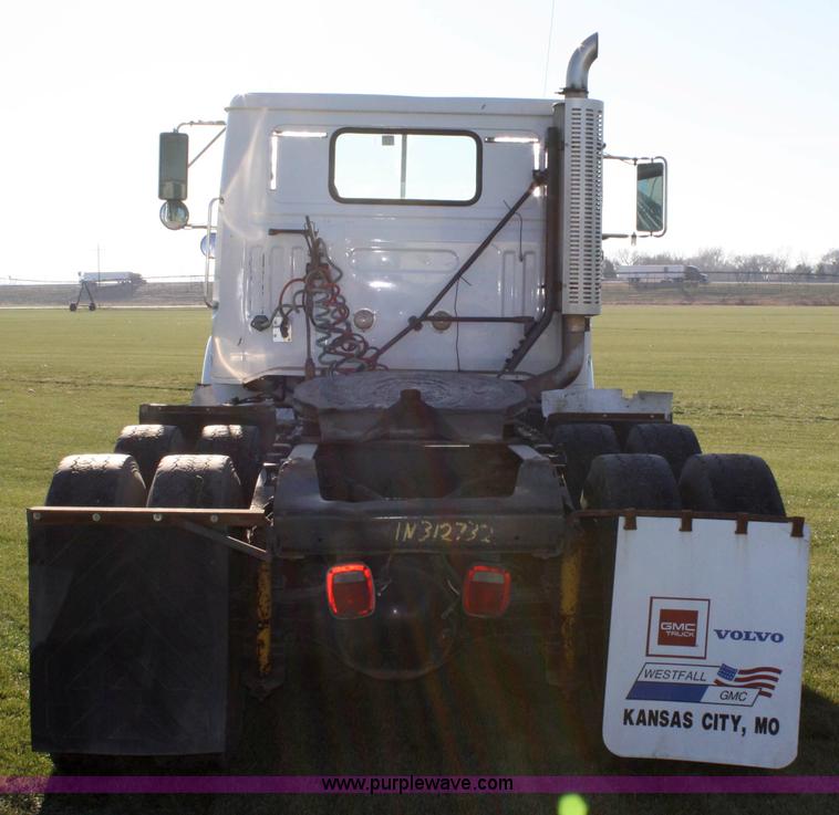 image for item 4882 2001 Volvo WG64T day cab truck tractor