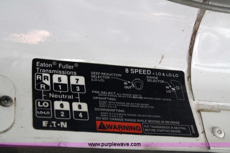 image for item 4882 2001 Volvo WG64T day cab truck tractor