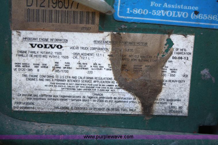 image for item 4882 2001 Volvo WG64T day cab truck tractor