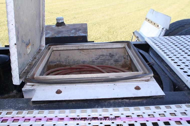 image for item 4882 2001 Volvo WG64T day cab truck tractor