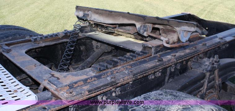 image for item 4882 2001 Volvo WG64T day cab truck tractor