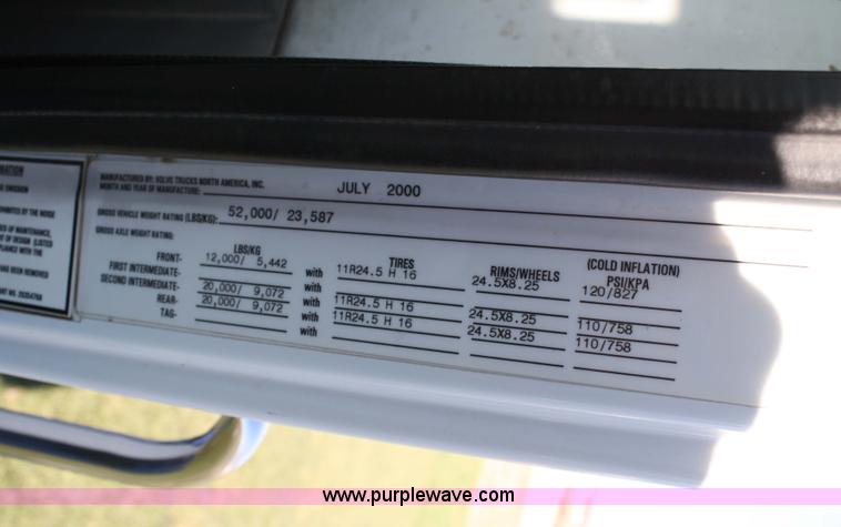 image for item 4882 2001 Volvo WG64T day cab truck tractor