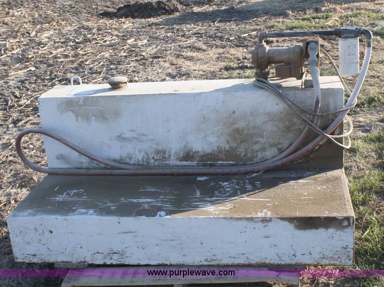 image for item 4973 105 gallon L-shaped fuel tank with pump