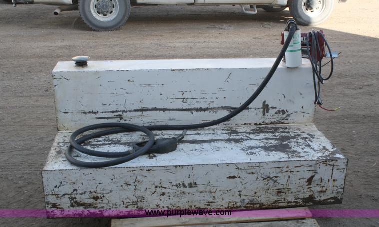 image for item 4980 105 gallon L-shaped fuel tank with pump