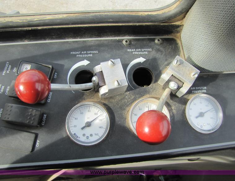 image for item 5138 1999 Willmar 6400 self-propelled sprayer