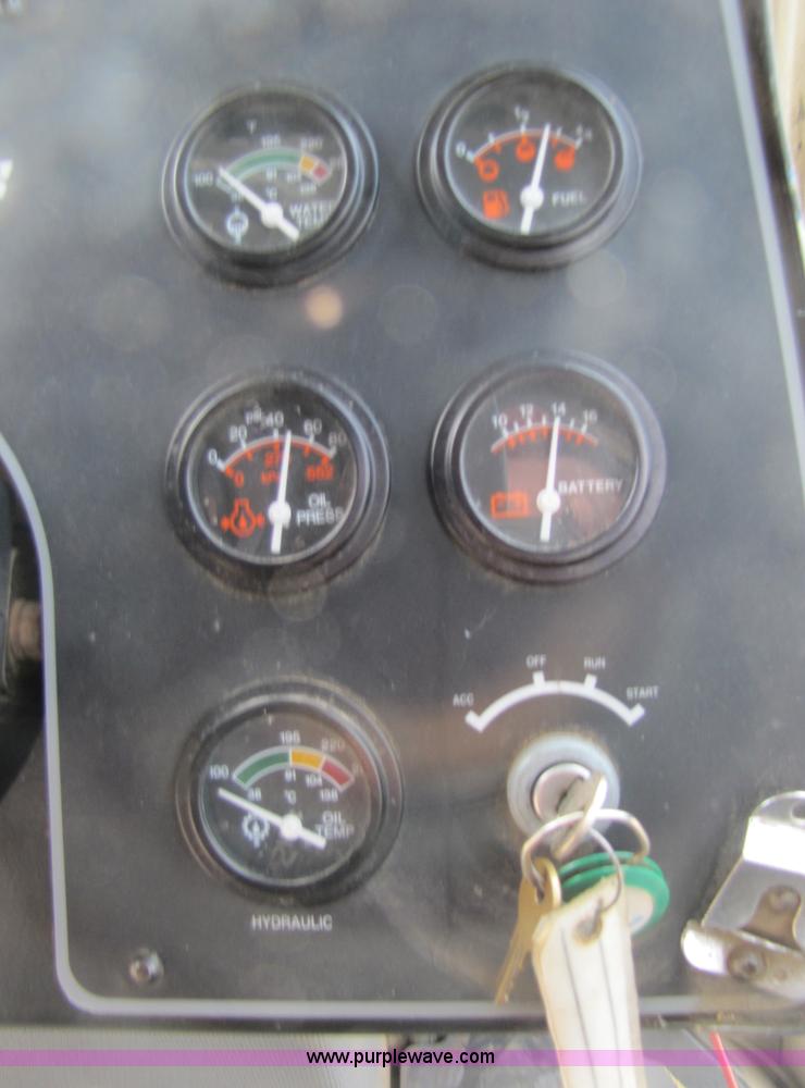 image for item 5138 1999 Willmar 6400 self-propelled sprayer