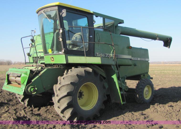 image for item 5142 1983 John Deere 7720 combine