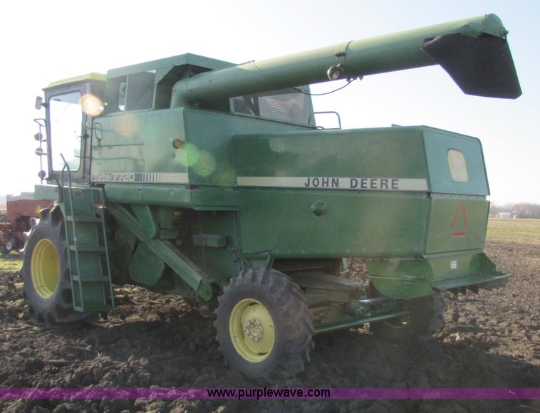 image for item 5142 1983 John Deere 7720 combine