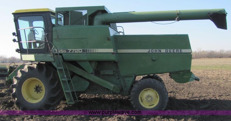 image for item 5142 1983 John Deere 7720 combine