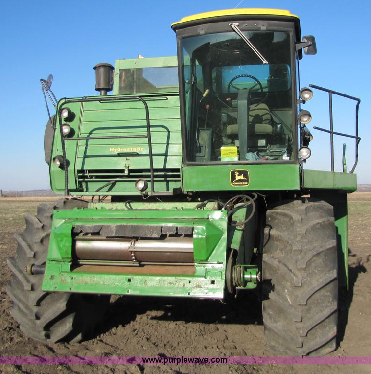 image for item 5142 1983 John Deere 7720 combine