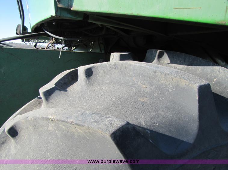 image for item 5142 1983 John Deere 7720 combine
