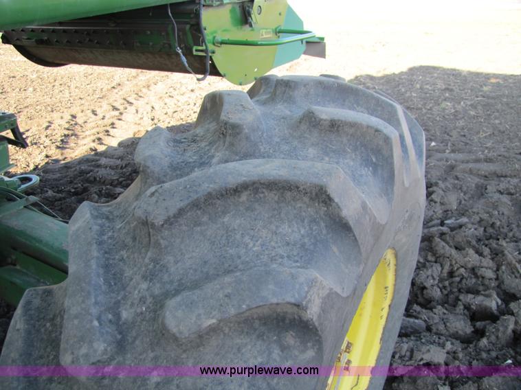 image for item 5142 1983 John Deere 7720 combine
