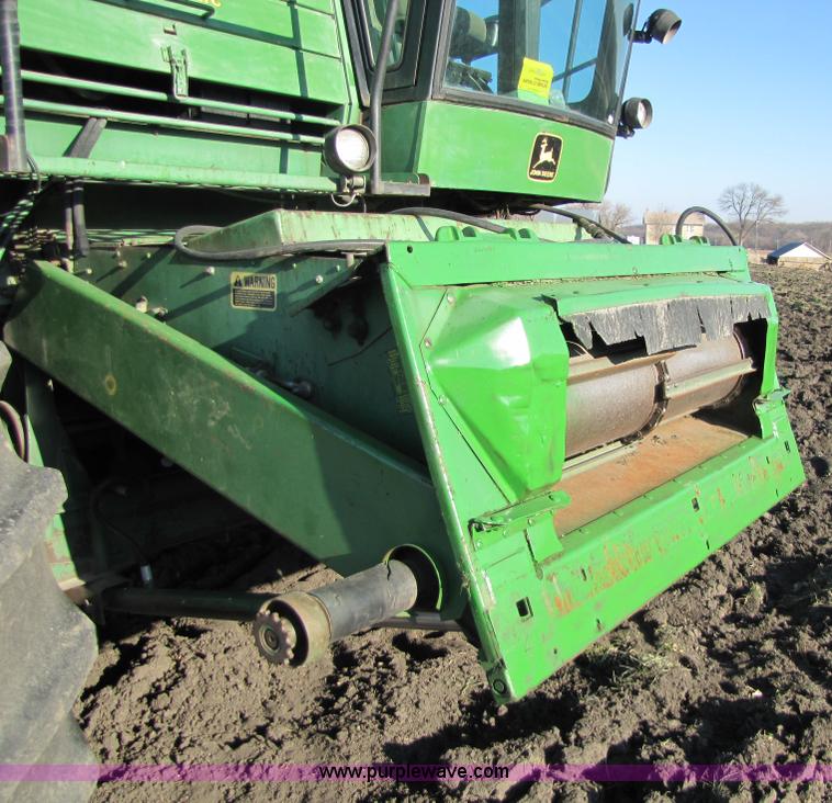 image for item 5142 1983 John Deere 7720 combine