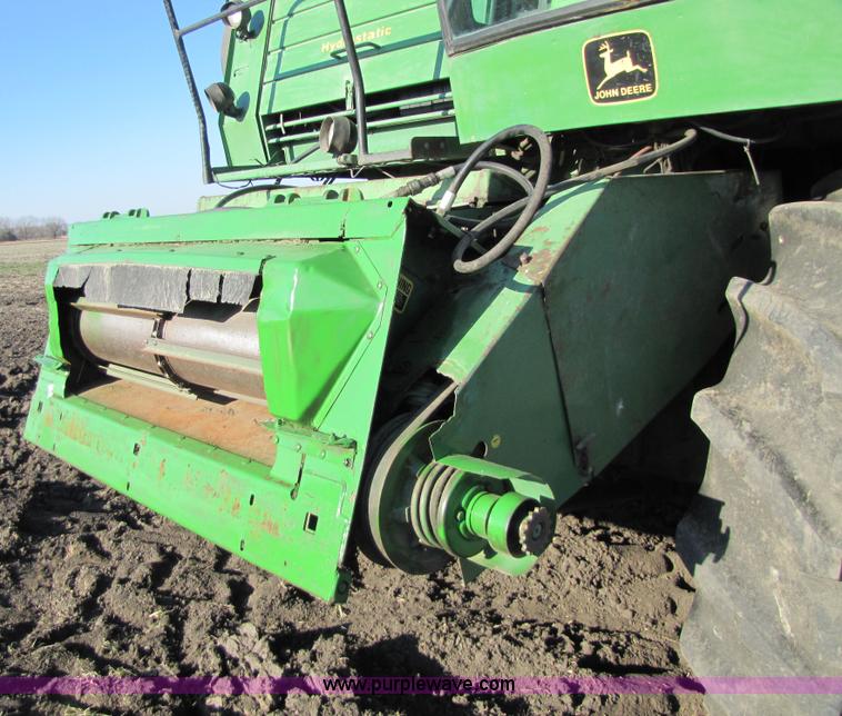 image for item 5142 1983 John Deere 7720 combine