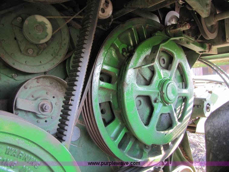 image for item 5142 1983 John Deere 7720 combine