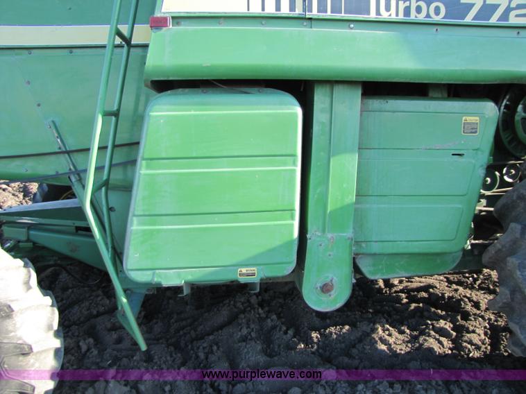 image for item 5142 1983 John Deere 7720 combine
