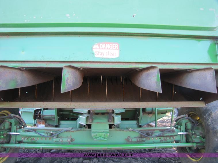 image for item 5142 1983 John Deere 7720 combine