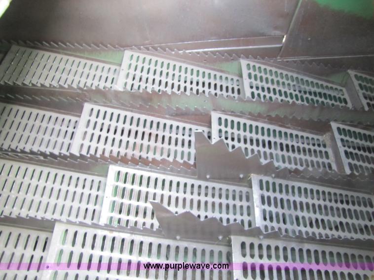 image for item 5142 1983 John Deere 7720 combine