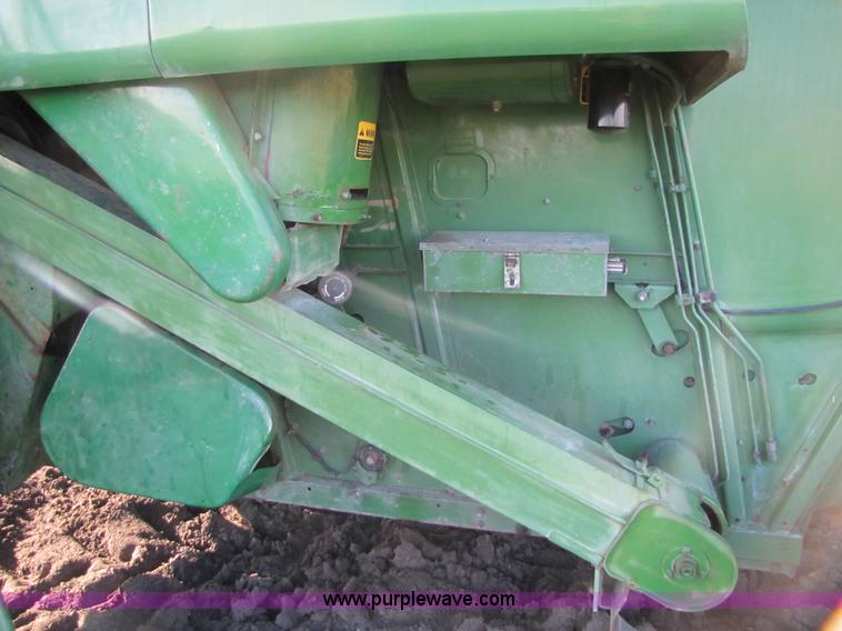 image for item 5142 1983 John Deere 7720 combine