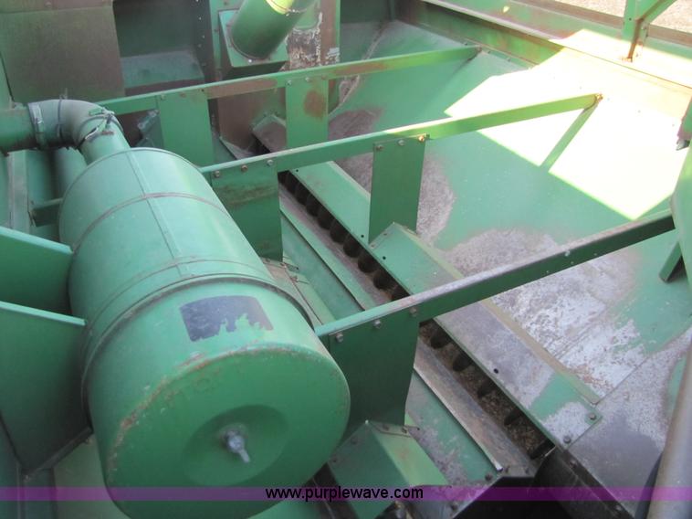 image for item 5142 1983 John Deere 7720 combine