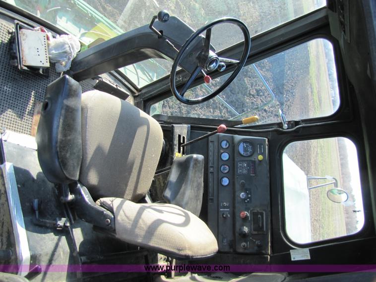 image for item 5142 1983 John Deere 7720 combine