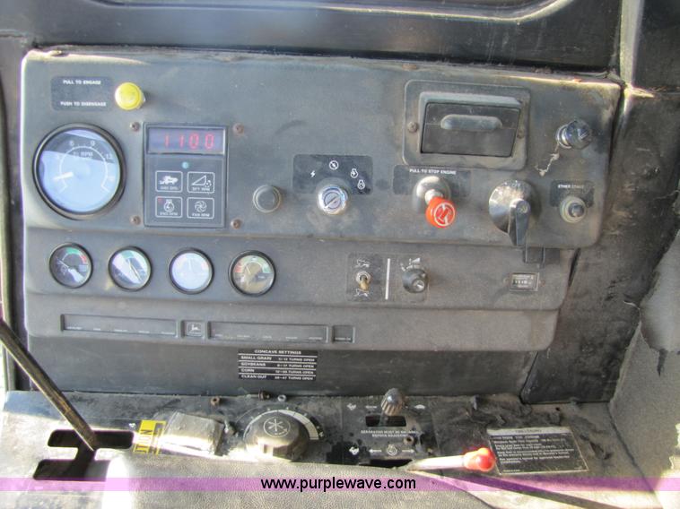 image for item 5142 1983 John Deere 7720 combine