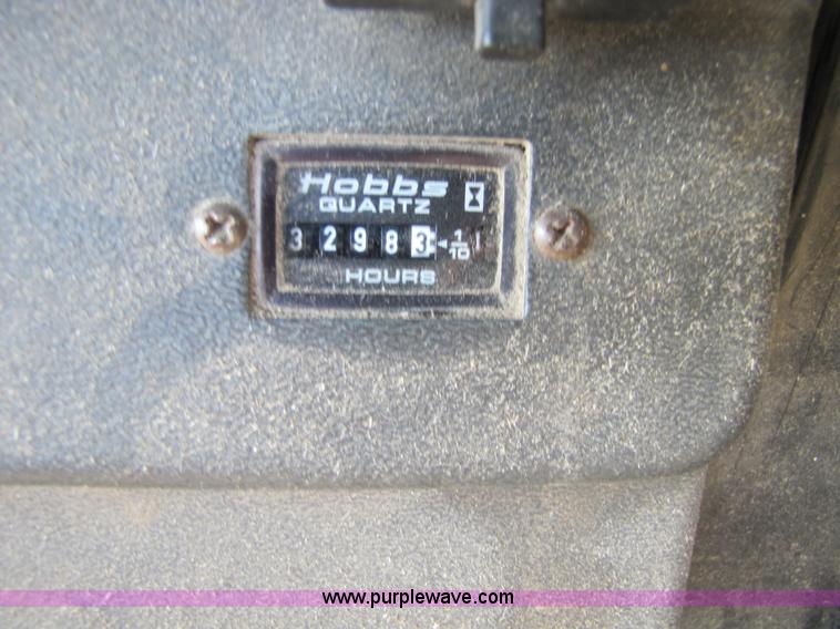 image for item 5142 1983 John Deere 7720 combine