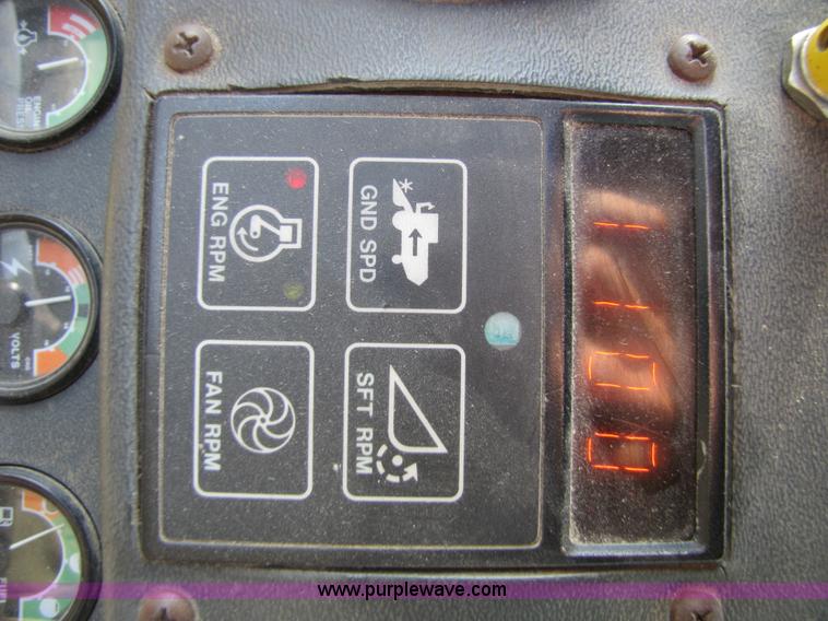 image for item 5142 1983 John Deere 7720 combine