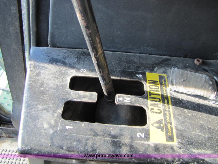 image for item 5142 1983 John Deere 7720 combine