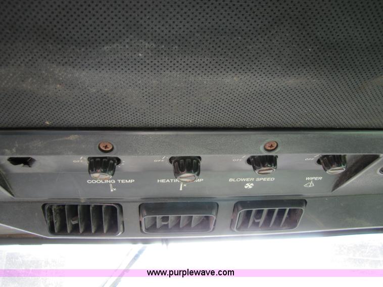 image for item 5142 1983 John Deere 7720 combine