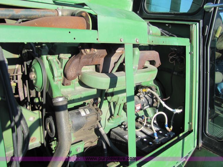 image for item 5142 1983 John Deere 7720 combine