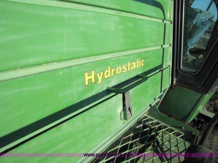 image for item 5142 1983 John Deere 7720 combine