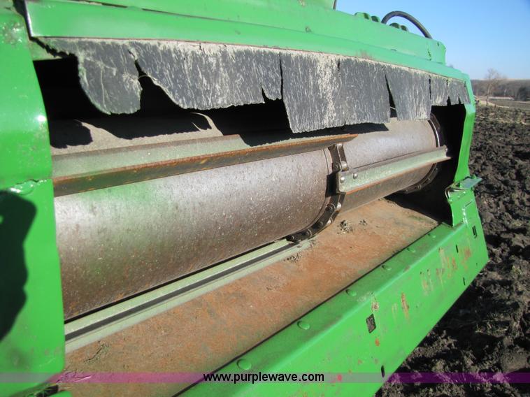 image for item 5142 1983 John Deere 7720 combine