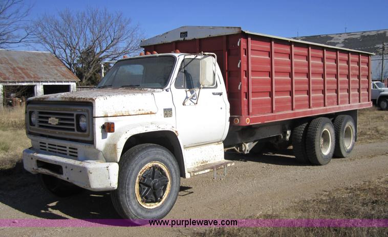 image for item 5604 1976 Chevrolet C65 grain truck