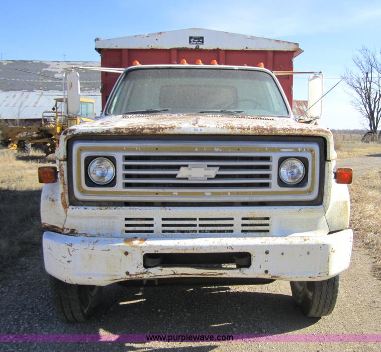 image for item 5604 1976 Chevrolet C65 grain truck