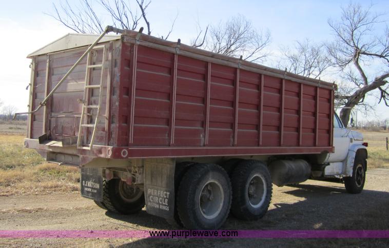 image for item 5604 1976 Chevrolet C65 grain truck
