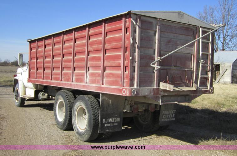 image for item 5604 1976 Chevrolet C65 grain truck