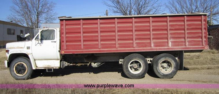 image for item 5604 1976 Chevrolet C65 grain truck