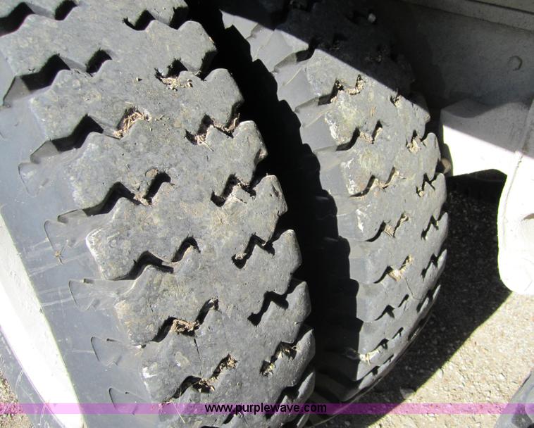 image for item 5604 1976 Chevrolet C65 grain truck