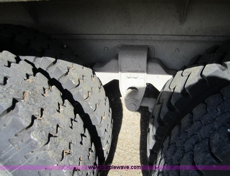 image for item 5604 1976 Chevrolet C65 grain truck