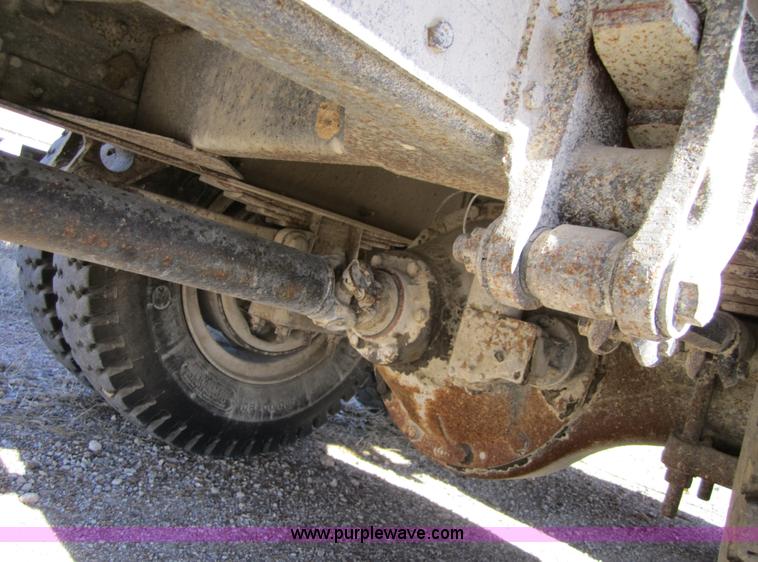 image for item 5604 1976 Chevrolet C65 grain truck