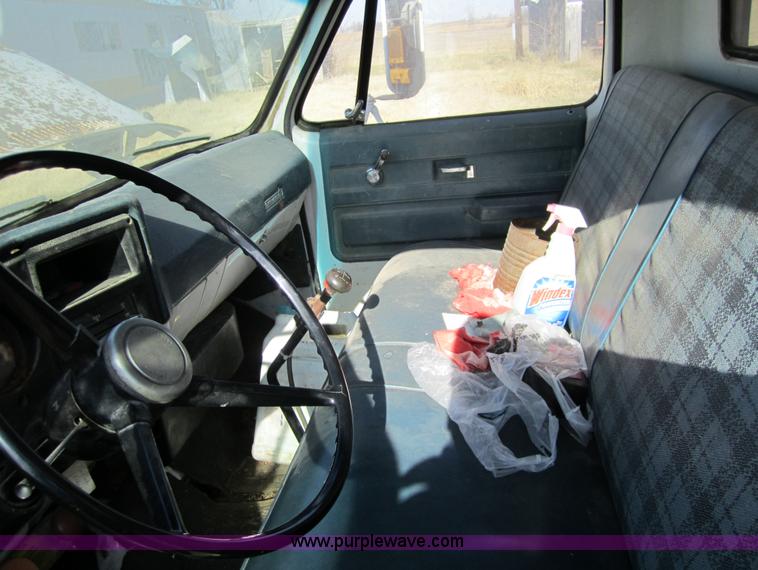 image for item 5604 1976 Chevrolet C65 grain truck