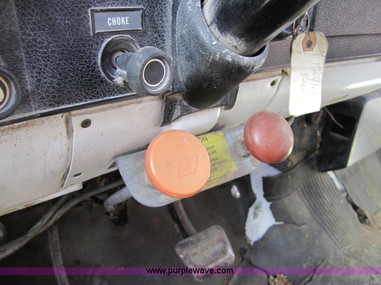 image for item 5604 1976 Chevrolet C65 grain truck