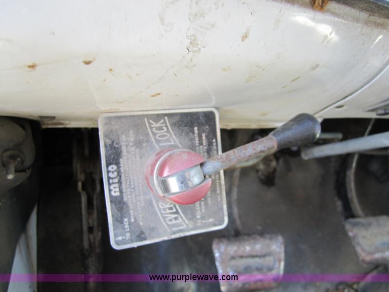 image for item 5604 1976 Chevrolet C65 grain truck